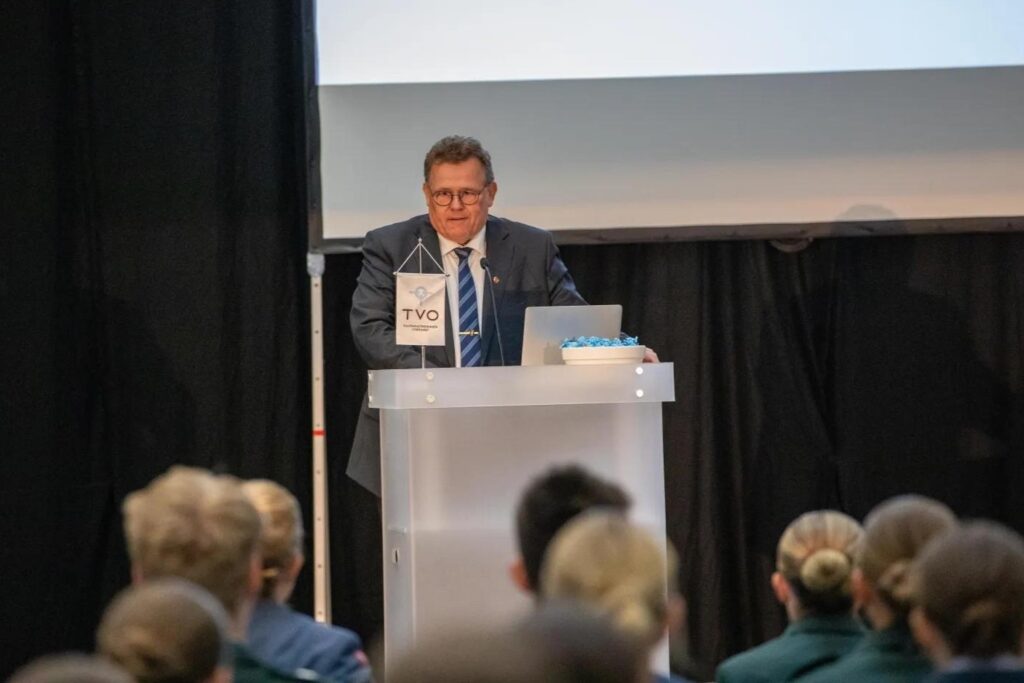 Forsvarsombud Roald Linaker holdt innlegg for landskonferansen.