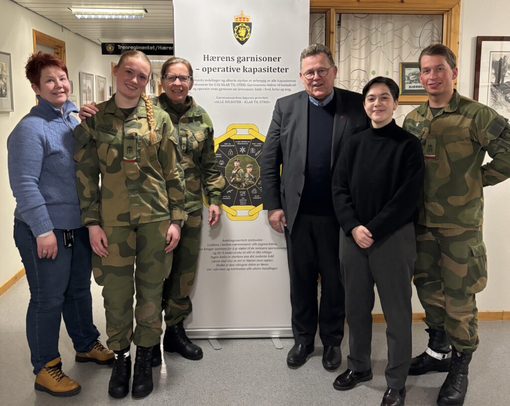 Forsvarsombudet på besøk hos Trenregimentet på Bardufoss.