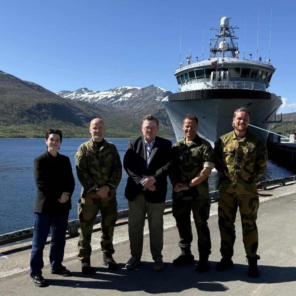 Forsvarsombudet på besøk hos Ramsund Orlogsstasjon og 133 luftving Evenes.